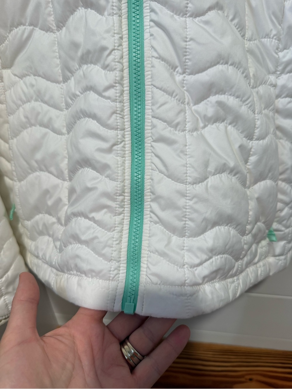 The North Face White Jacket with Mint Logo - Picture 5 of 9